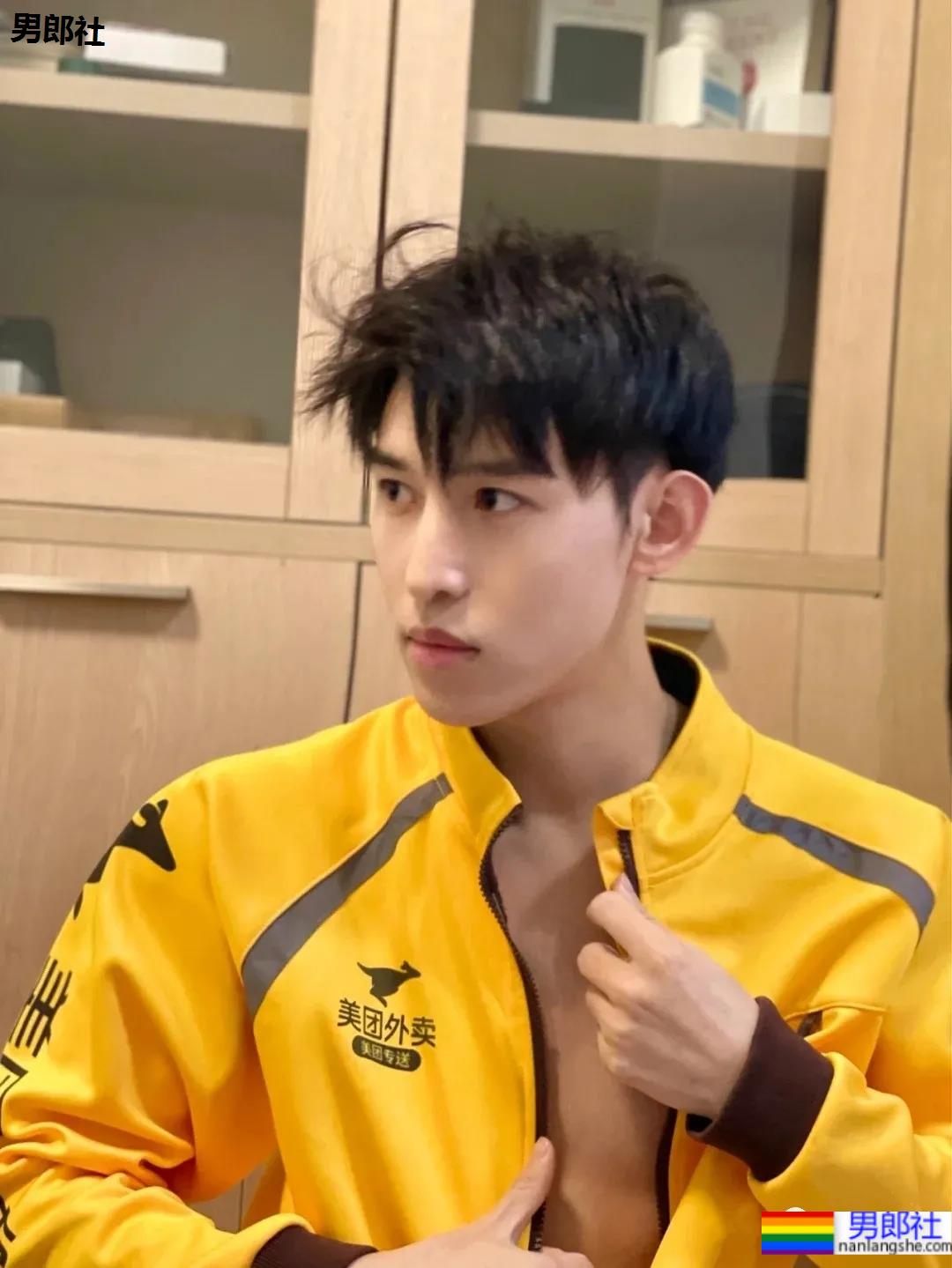 帅气小鲜肉外卖服小哥，这次你可能点到了爱情！ - 51虹马