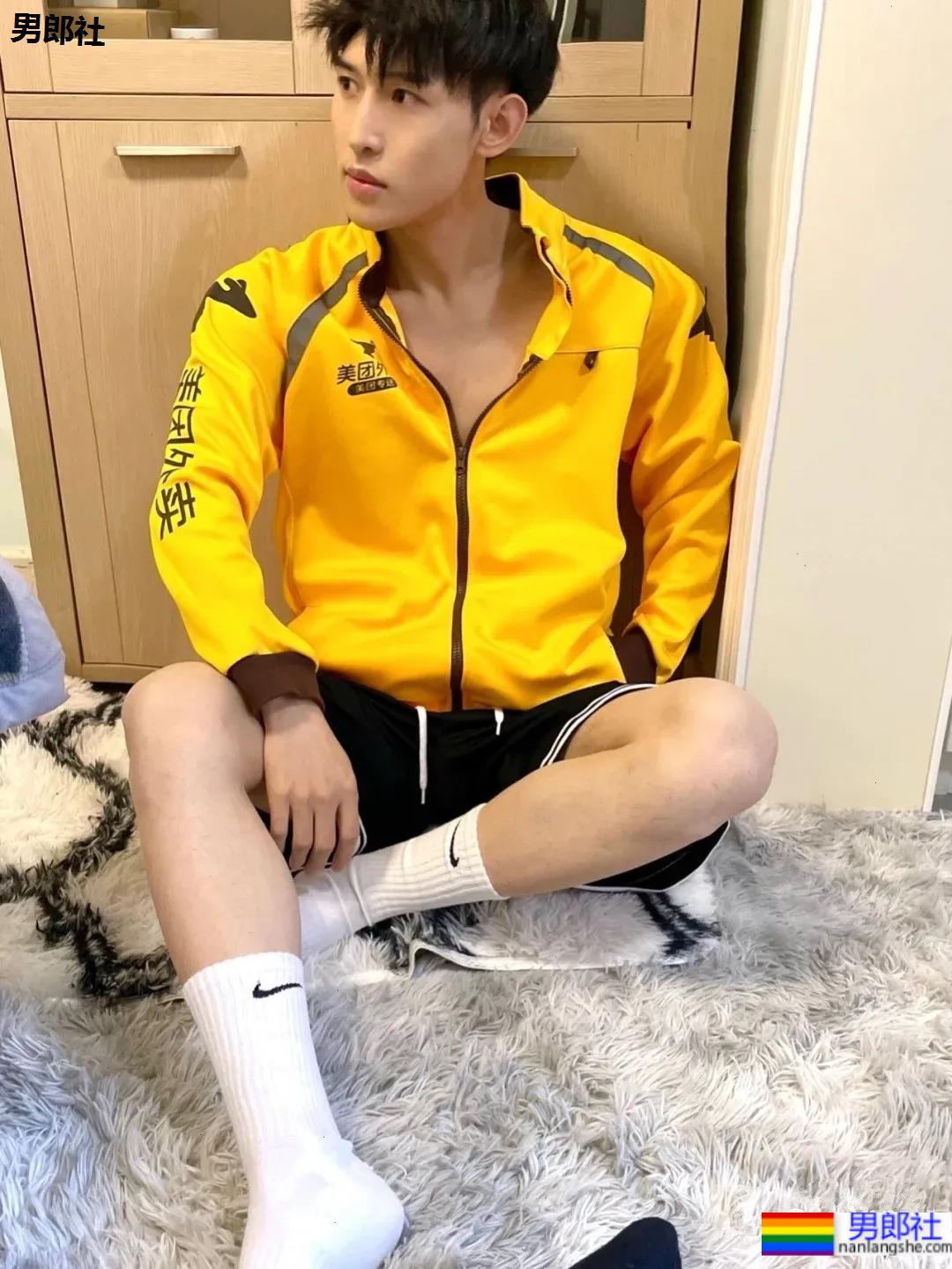 帅气小鲜肉外卖服小哥，这次你可能点到了爱情！ - 51虹马