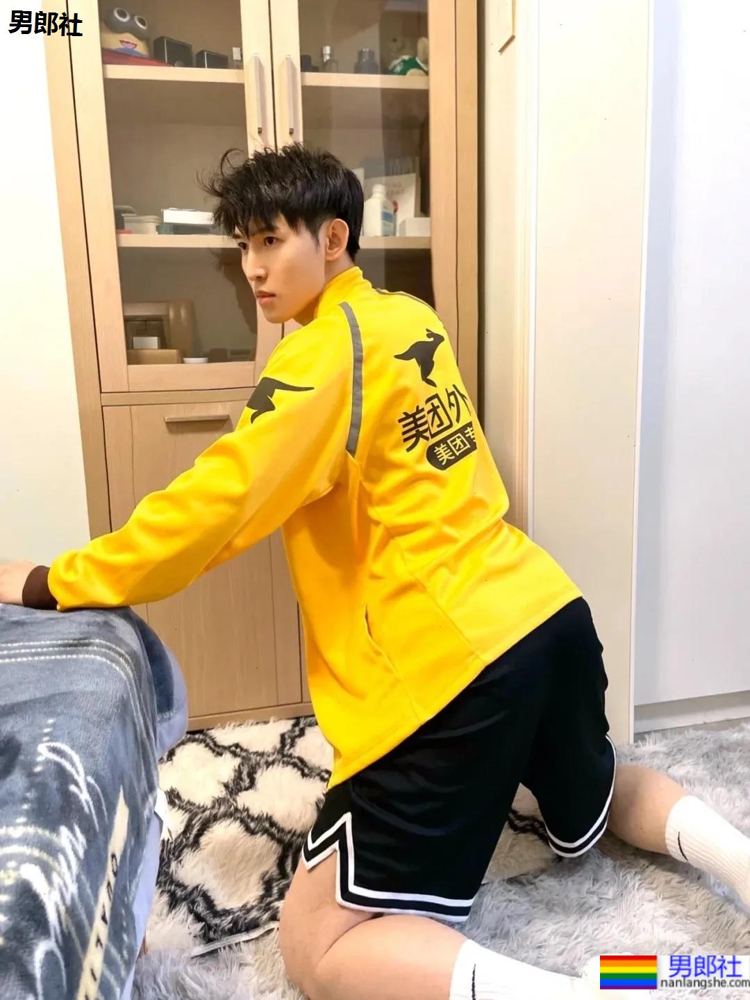 帅气小鲜肉外卖服小哥，这次你可能点到了爱情！ - 51虹马