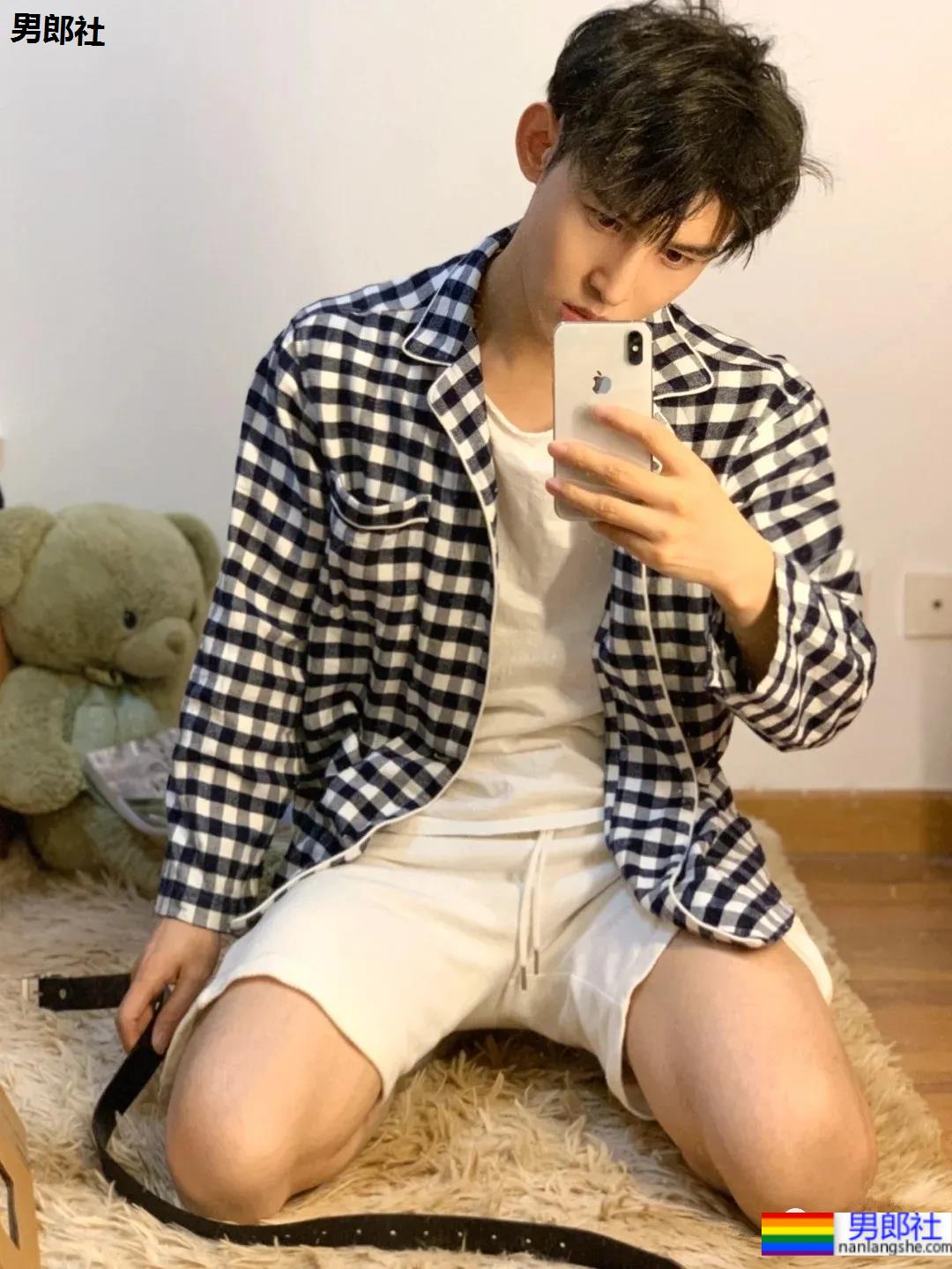 帅气小鲜肉外卖服小哥，这次你可能点到了爱情！ - 51虹马