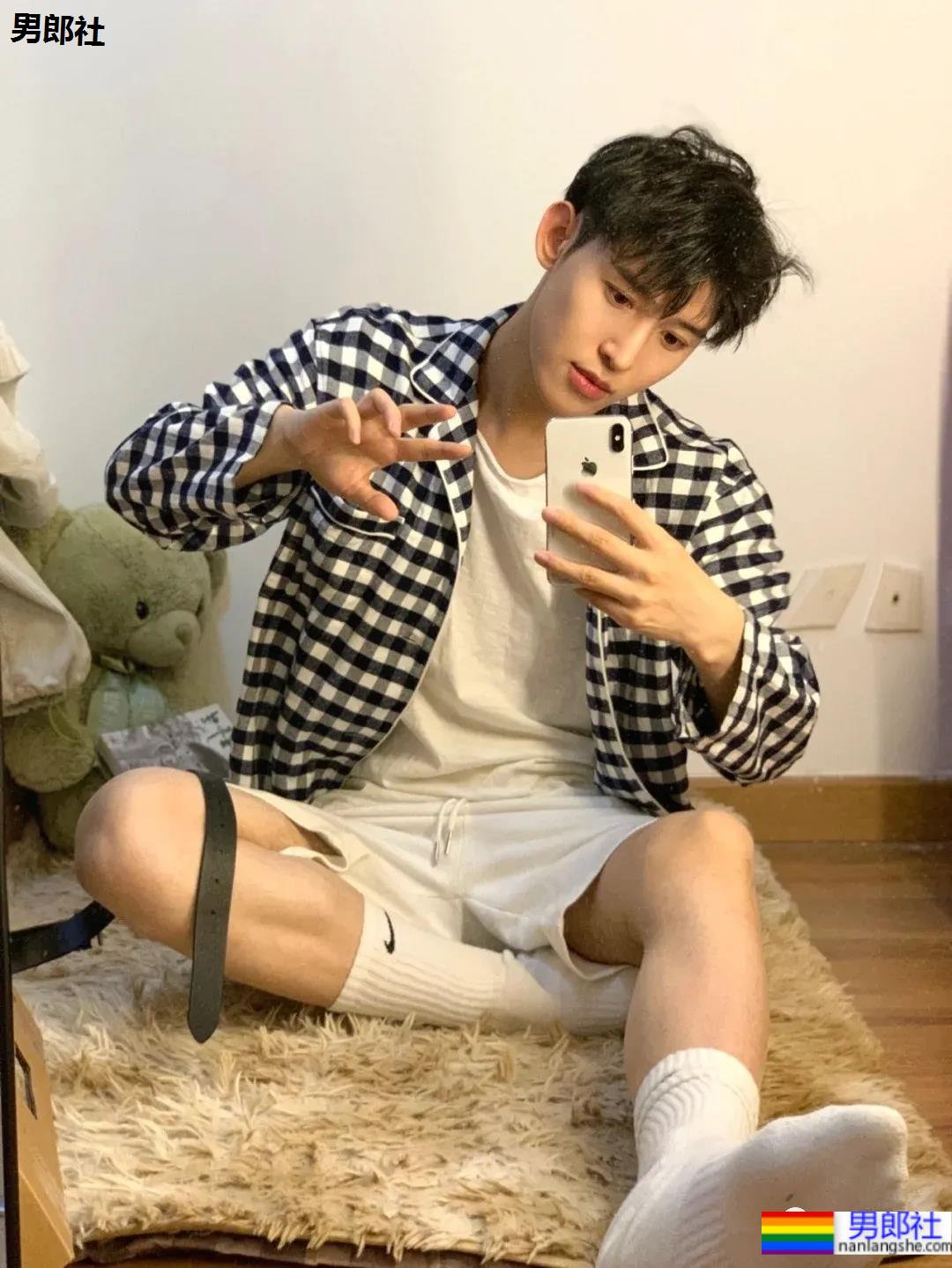 帅气小鲜肉外卖服小哥，这次你可能点到了爱情！ - 51虹马