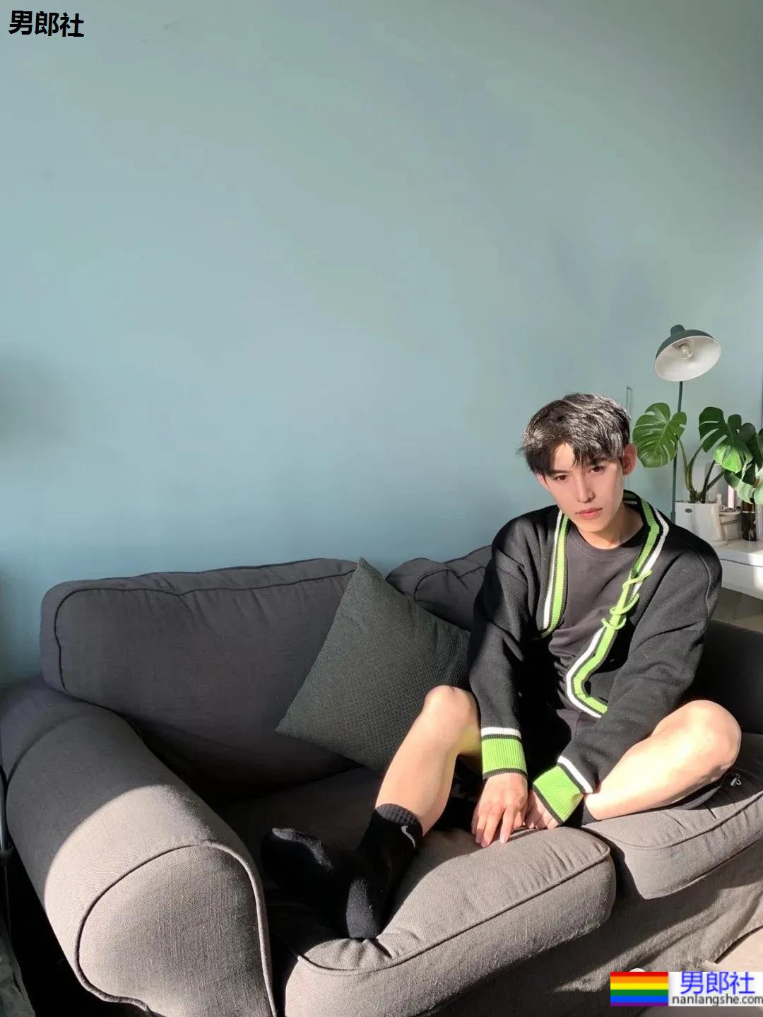 帅气小鲜肉外卖服小哥，这次你可能点到了爱情！ - 51虹马