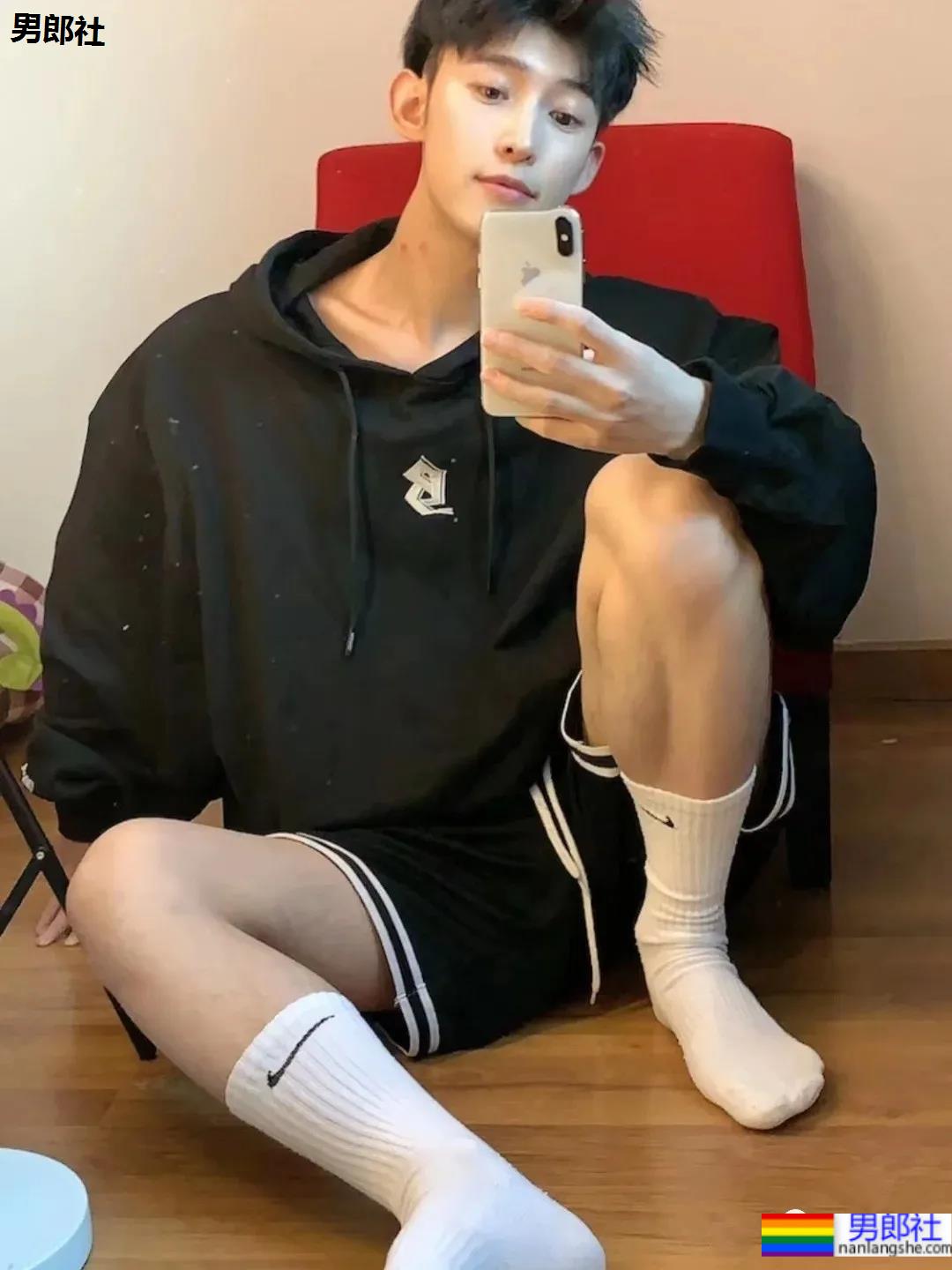 帅气小鲜肉外卖服小哥，这次你可能点到了爱情！ - 51虹马