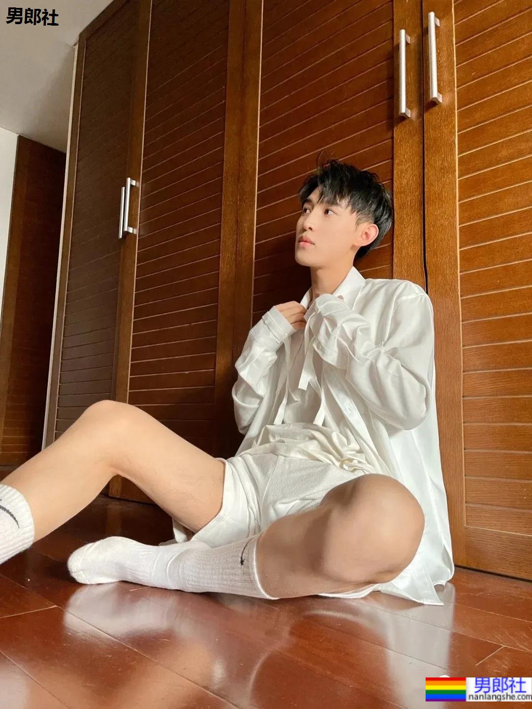 帅气小鲜肉外卖服小哥，这次你可能点到了爱情！ - 51虹马