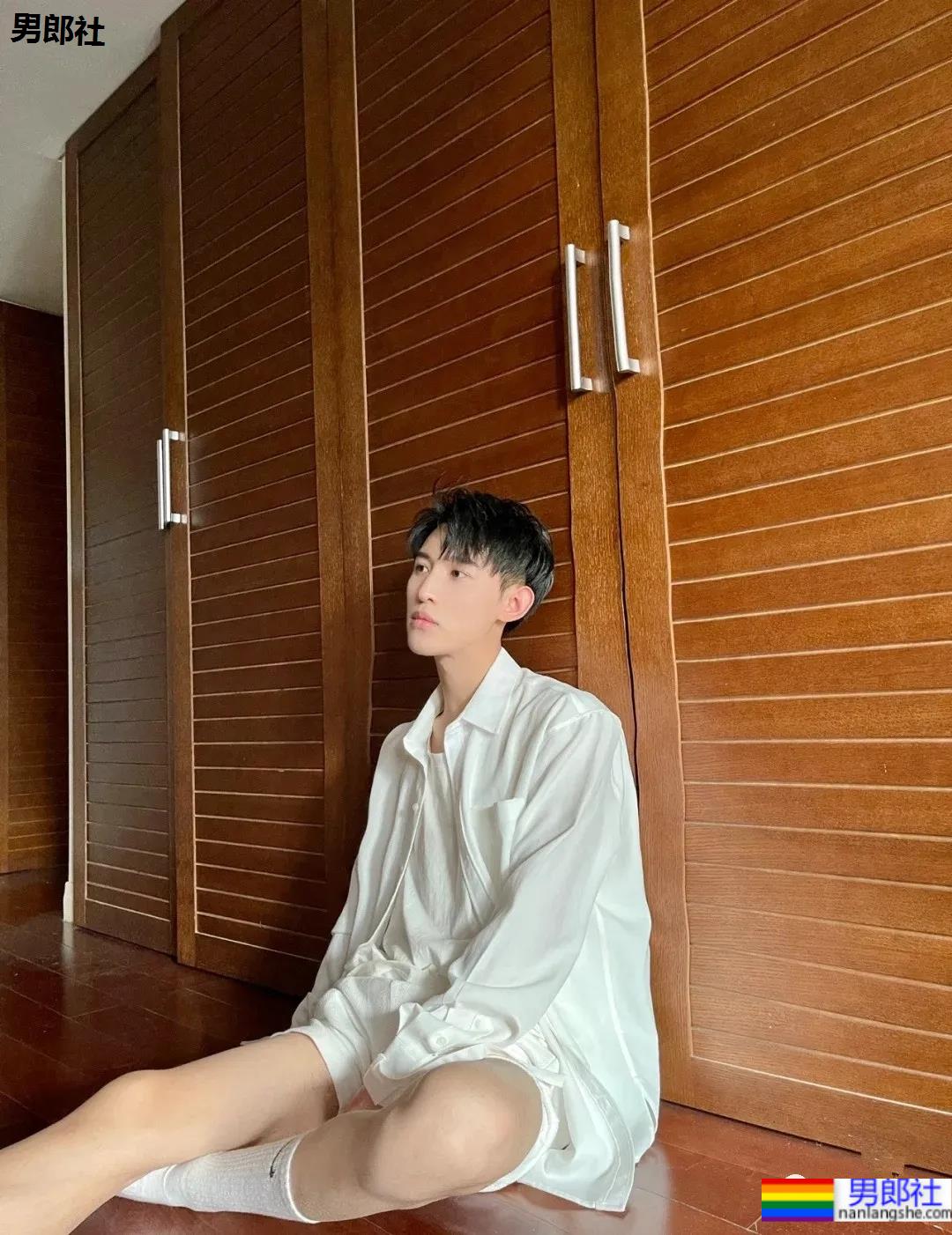 帅气小鲜肉外卖服小哥，这次你可能点到了爱情！ - 51虹马