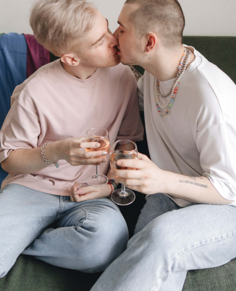 俄罗斯「有条件」扫黄 拟锁码同志情慾画面! - 51虹马 俄罗斯「有条件」扫黄 拟锁码同志情慾画面! - 51虹马