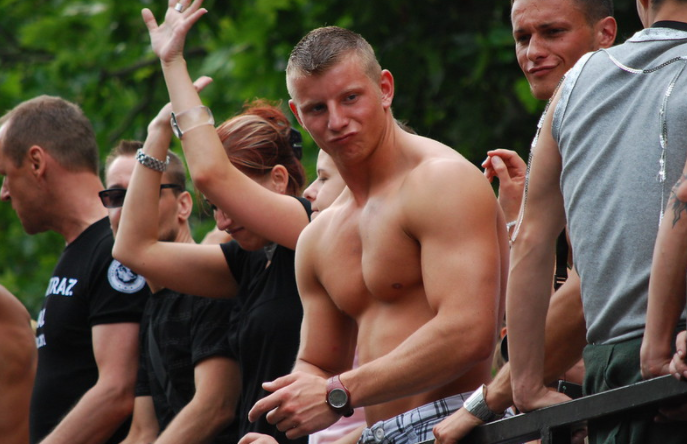 俄罗斯「有条件」扫黄 拟锁码同志情慾画面! - 51虹马 俄罗斯「有条件」扫黄 拟锁码同志情慾画面! - 51虹马