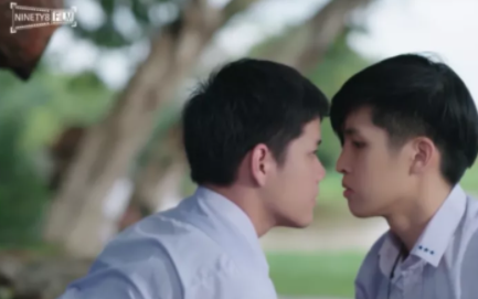 《邻家男孩》两个邻居男孩的爱情故事-51虹马