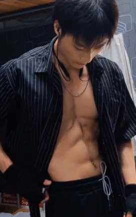 真香型肌肉男友！这些体育小狼狗的身材绝了！-51虹马