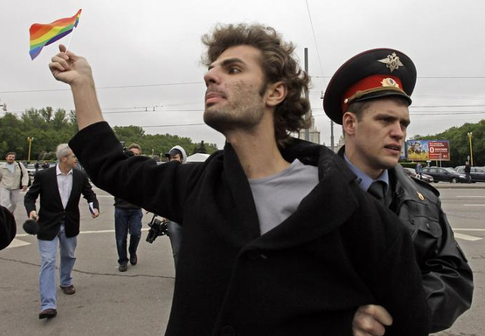 俄罗斯「有条件」扫黄　拟锁码同志情慾画面！-51虹马