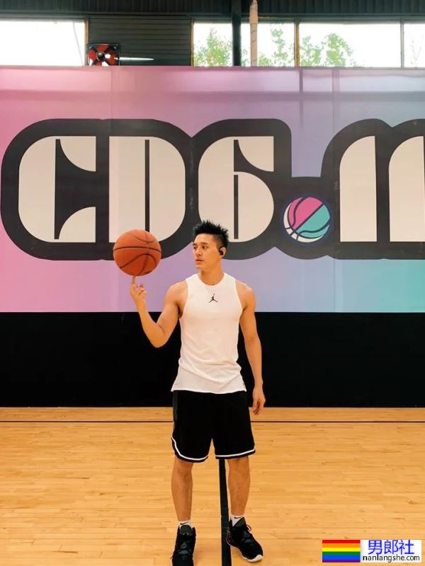 川师体院毕业的男模叶周，最近又变帅了！ - 51虹马