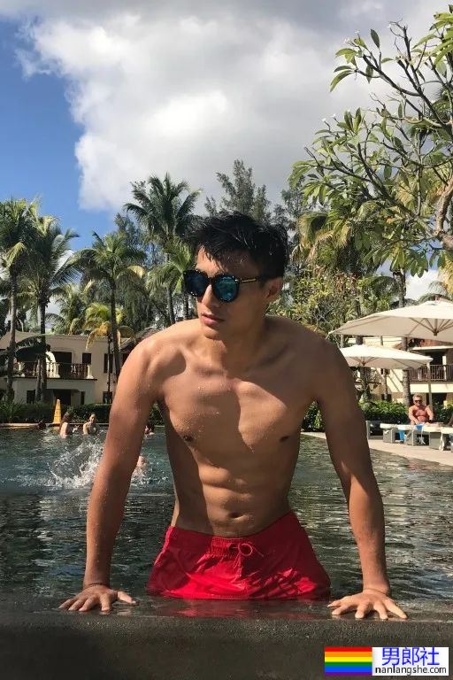 川师体院毕业的男模叶周，最近又变帅了！ - 51虹马