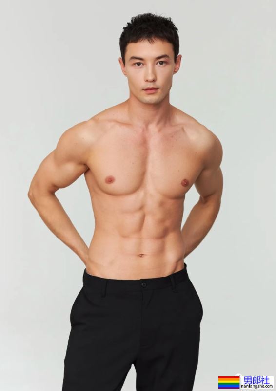 上海混血男模尺寸卡太火了,网友:求偶遇! - 51虹马 上海混血男模尺寸卡太火了,网友:求偶遇! - 51虹马