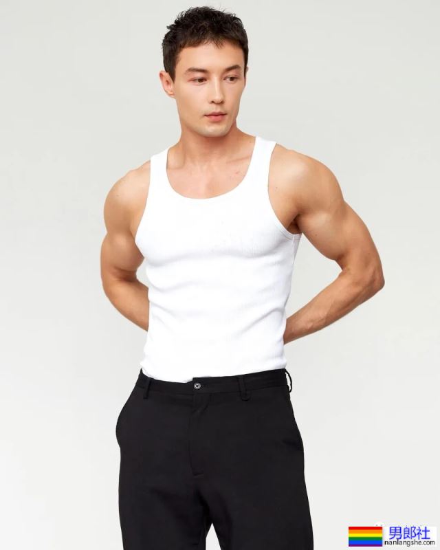 上海混血男模尺寸卡太火了,网友:求偶遇! - 51虹马 上海混血男模尺寸卡太火了,网友:求偶遇! - 51虹马