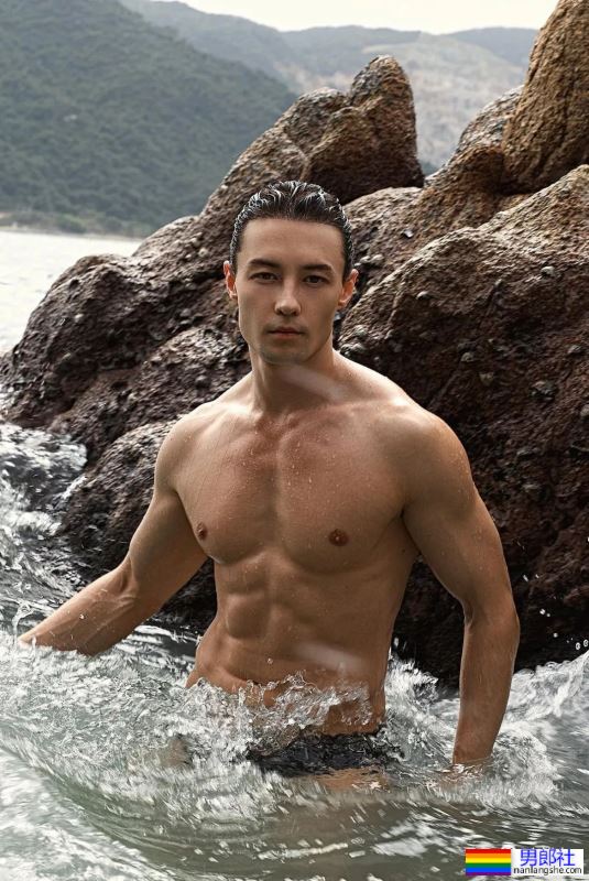 上海混血男模尺寸卡太火了,网友:求偶遇! - 51虹马 上海混血男模尺寸卡太火了,网友:求偶遇! - 51虹马