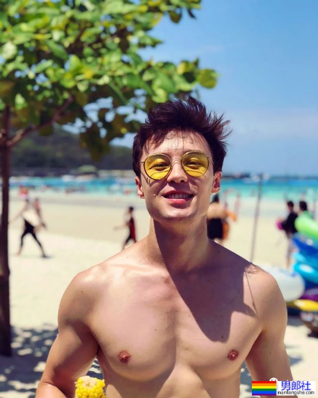 上海混血男模尺寸卡太火了,网友:求偶遇! - 51虹马 上海混血男模尺寸卡太火了,网友:求偶遇! - 51虹马