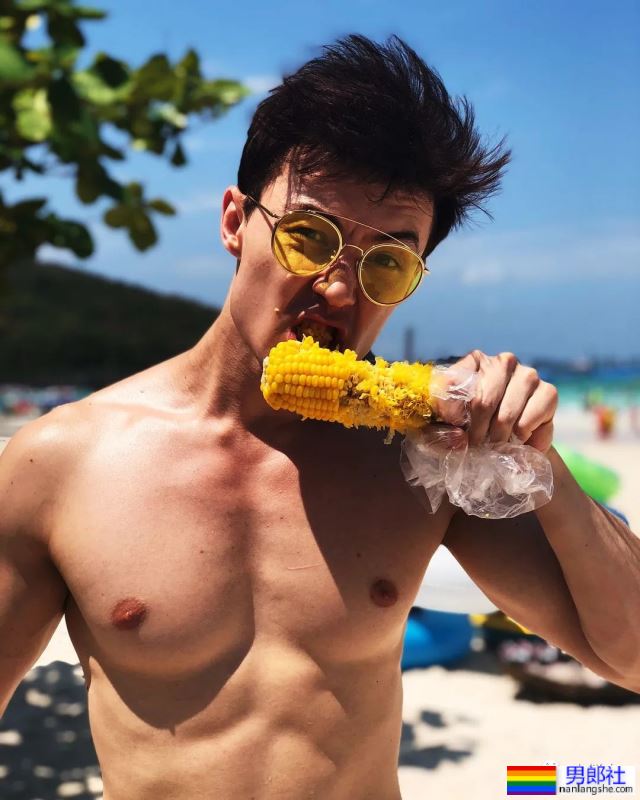 上海混血男模尺寸卡太火了,网友:求偶遇! - 51虹马 上海混血男模尺寸卡太火了,网友:求偶遇! - 51虹马