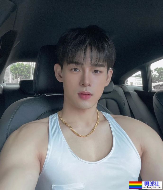 肌肉小奶狗，白净可爱，你喜欢吗？ - 51虹马