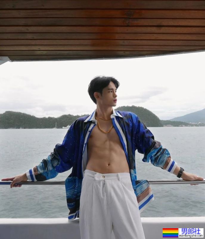 肌肉小奶狗，白净可爱，你喜欢吗？ - 51虹马