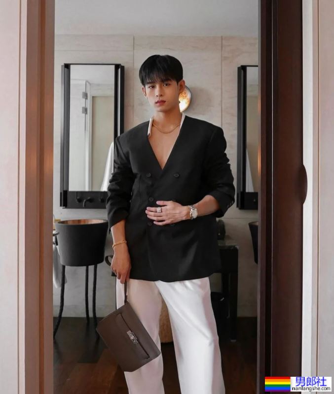 肌肉小奶狗，白净可爱，你喜欢吗？ - 51虹马