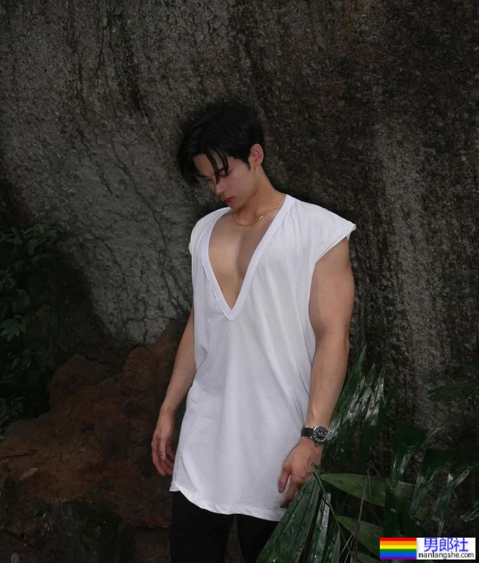 肌肉小奶狗，白净可爱，你喜欢吗？ - 51虹马