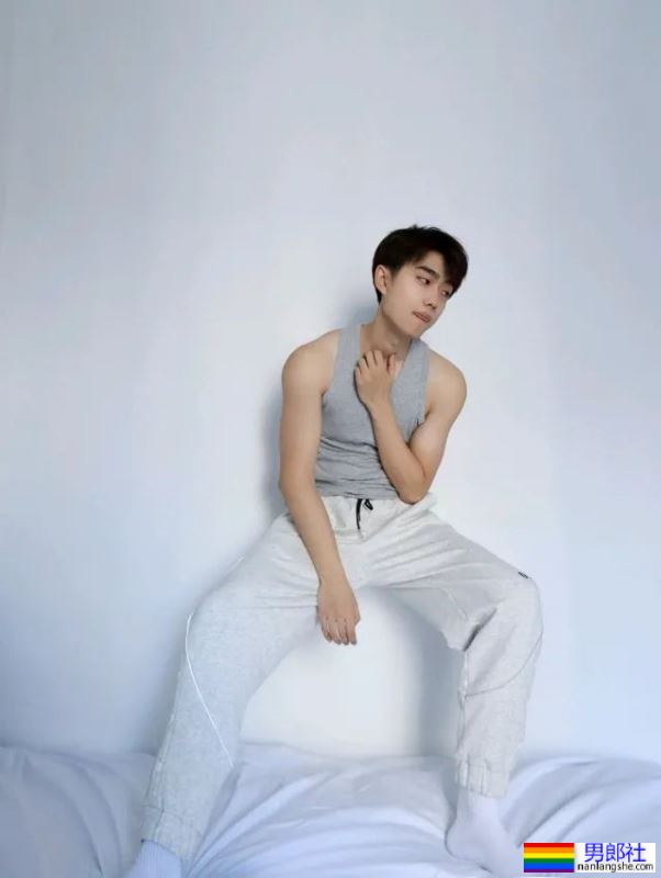 翩翩少年，清秀小奶狗 - 51虹马