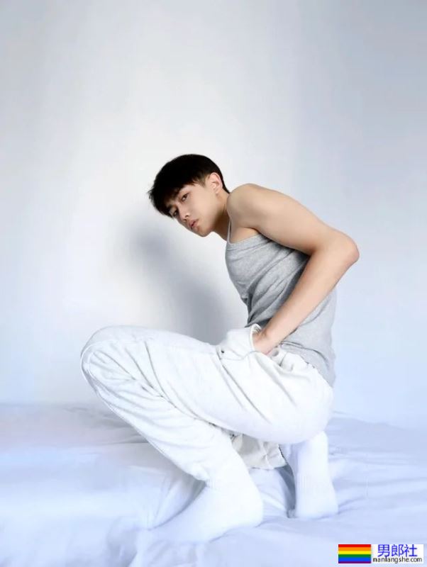 翩翩少年，清秀小奶狗 - 51虹马