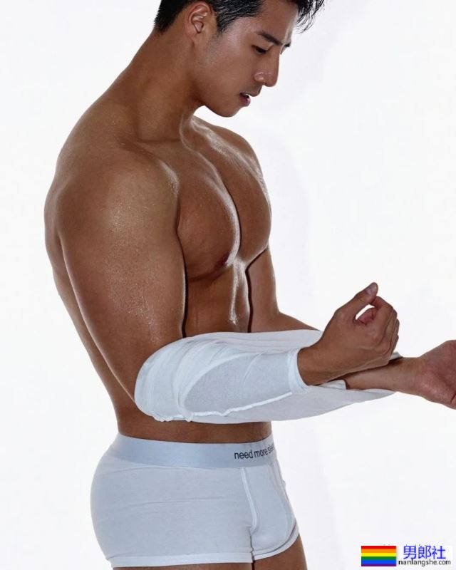 这只黑皮帅哥，又戳中我的心了！ - 51虹马