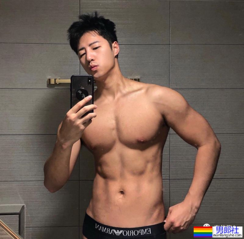 这只黑皮帅哥，又戳中我的心了！ - 51虹马