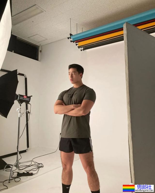 这只黑皮帅哥，又戳中我的心了！ - 51虹马