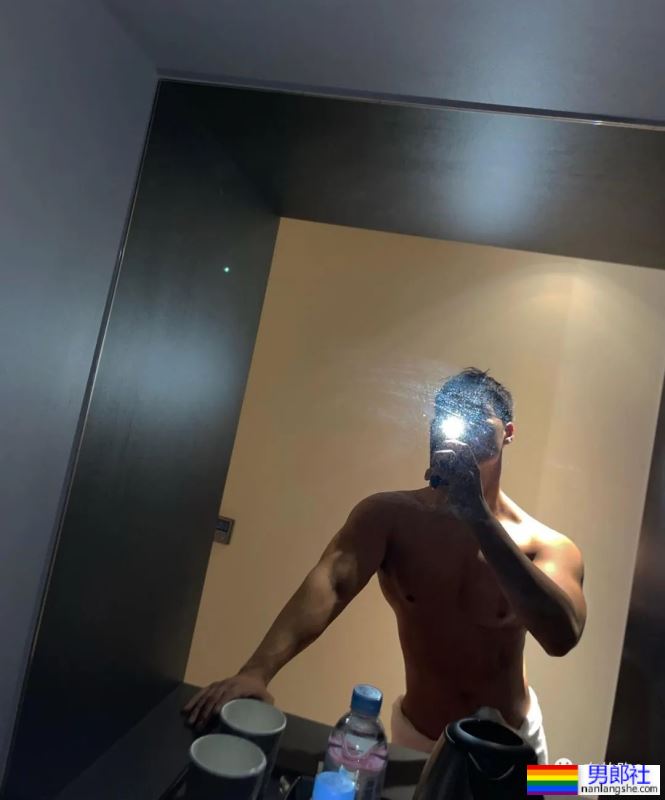 这只黑皮帅哥，又戳中我的心了！ - 51虹马