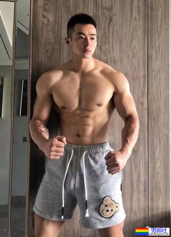 爱穿灰裤子的宁波教练火了！网友直呼新老公就是他了！ - 51虹马