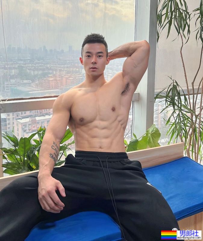 爱穿灰裤子的宁波教练火了！网友直呼新老公就是他了！ - 51虹马