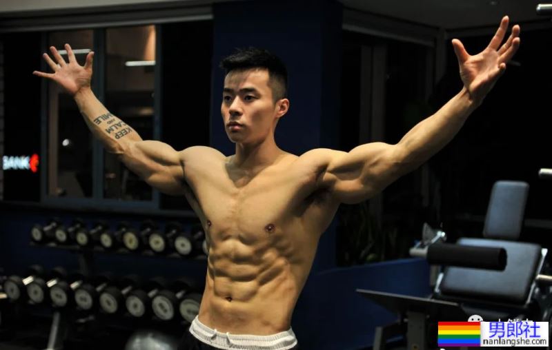 爱穿灰裤子的宁波教练火了！网友直呼新老公就是他了！ - 51虹马