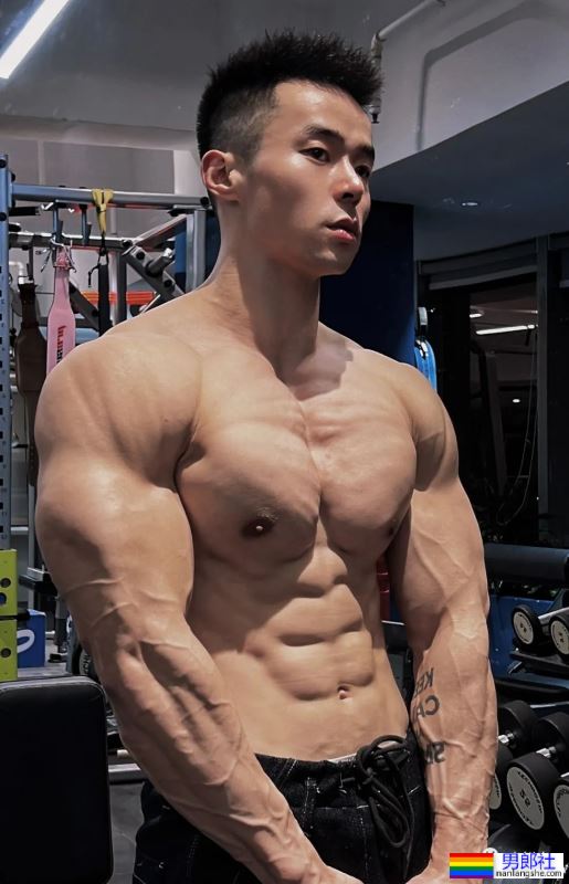 爱穿灰裤子的宁波教练火了！网友直呼新老公就是他了！ - 51虹马