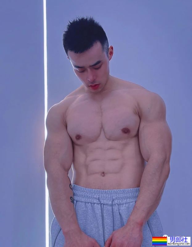 爱穿灰裤子的宁波教练火了！网友直呼新老公就是他了！ - 51虹马