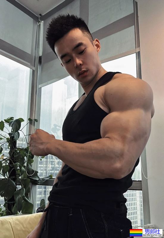 爱穿灰裤子的宁波教练火了！网友直呼新老公就是他了！ - 51虹马