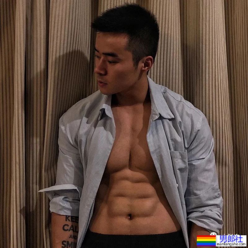 爱穿灰裤子的宁波教练火了！网友直呼新老公就是他了！ - 51虹马