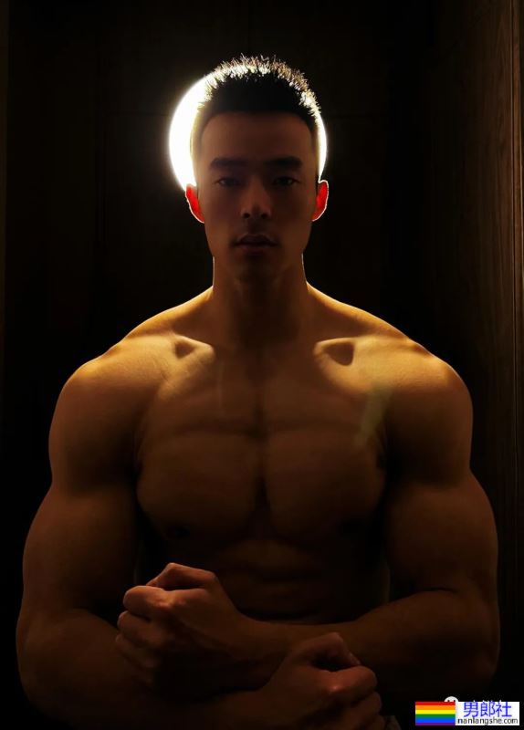 爱穿灰裤子的宁波教练火了！网友直呼新老公就是他了！ - 51虹马