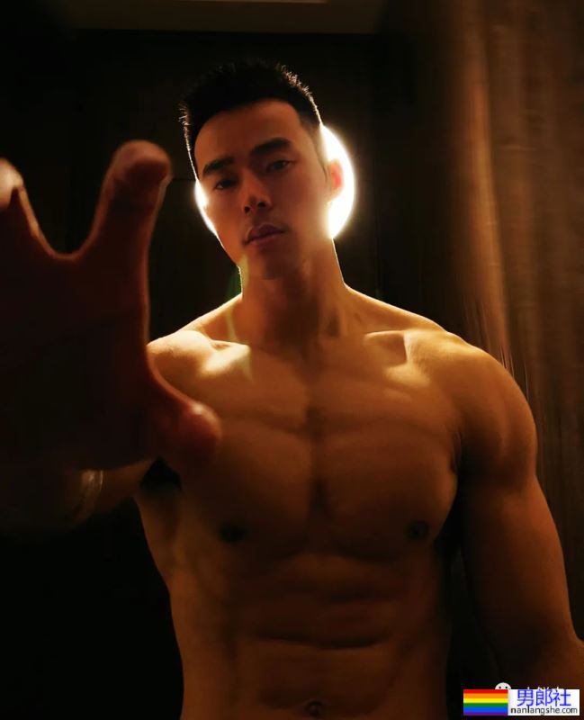 爱穿灰裤子的宁波教练火了！网友直呼新老公就是他了！ - 51虹马