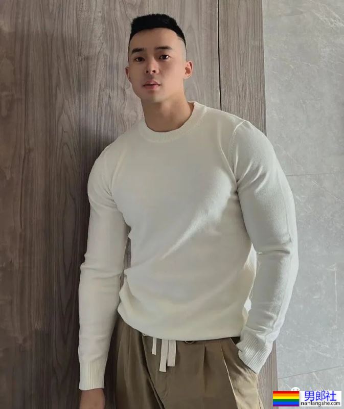 爱穿灰裤子的宁波教练火了！网友直呼新老公就是他了！ - 51虹马