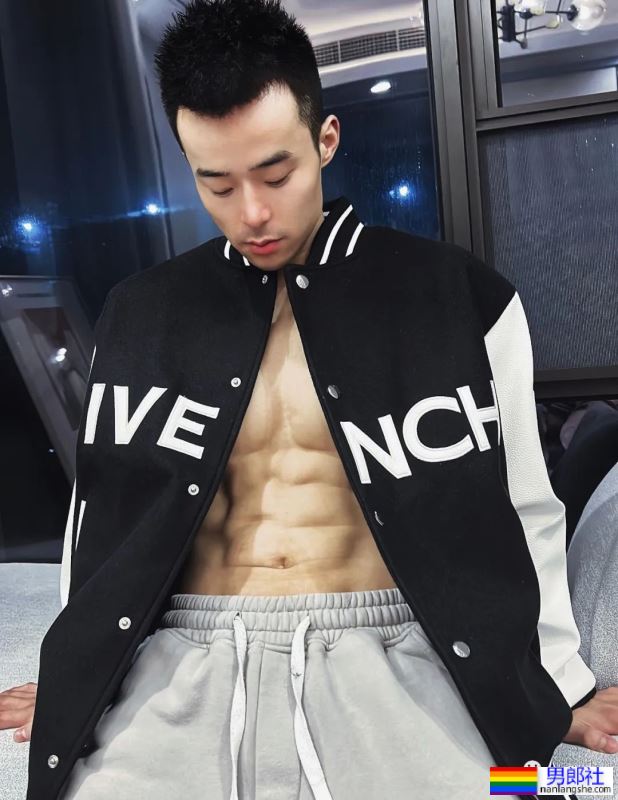 爱穿灰裤子的宁波教练火了！网友直呼新老公就是他了！ - 51虹马