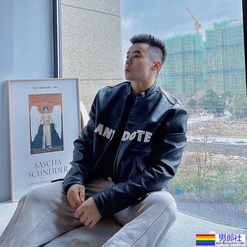 爱穿灰裤子的宁波教练火了！网友直呼新老公就是他了！ - 51虹马