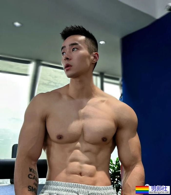 爱穿灰裤子的宁波教练火了！网友直呼新老公就是他了！ - 51虹马