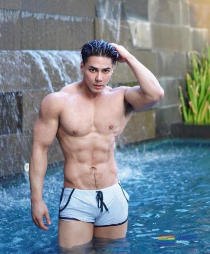 恋爱在走 仪式感要有！泰国男模宠男友不手软：theo - 51虹马