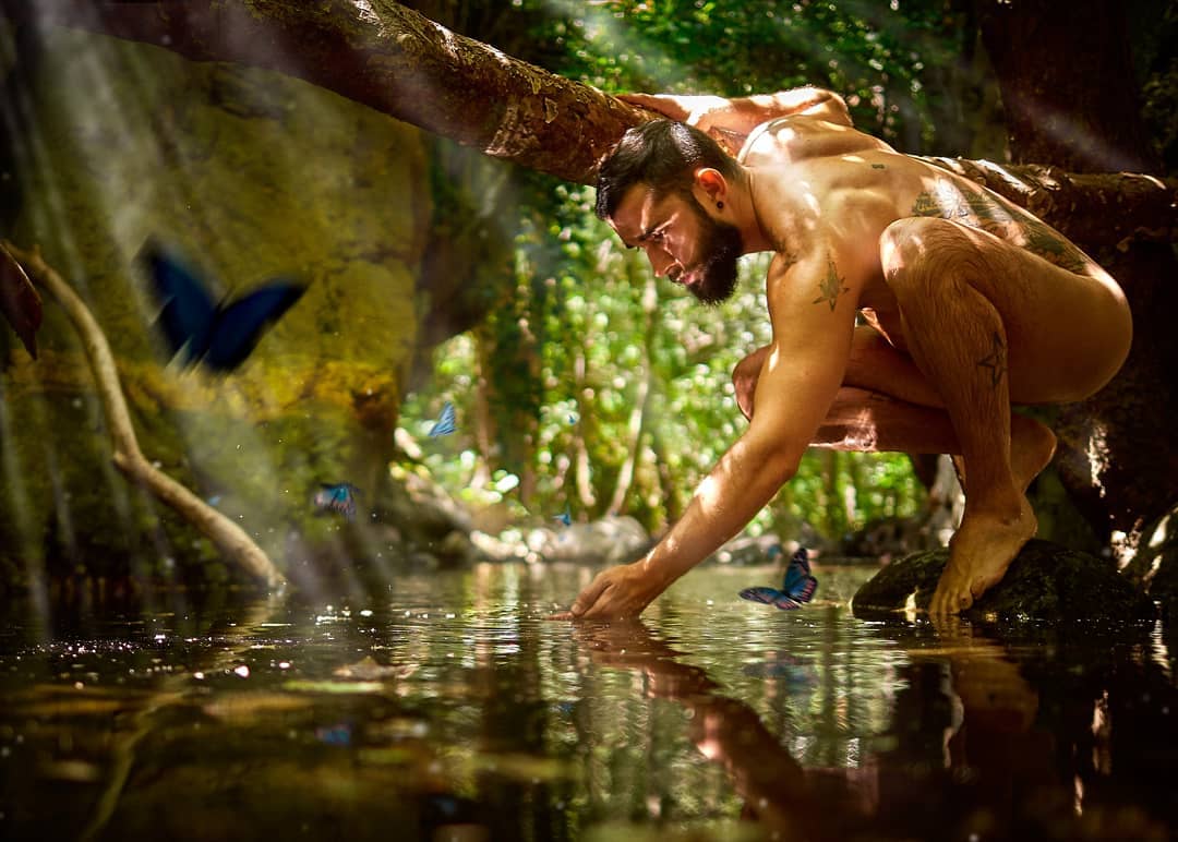 一本关于大自然与百名裸男的摄影书:无论他们长得多帅,没有人认为自己看起来已经够棒了。 - 51虹马 一本关于大自然与百名裸男的摄影书:无论他们长得多帅,没有人认为自己看起来已经够棒了。 - 51虹马