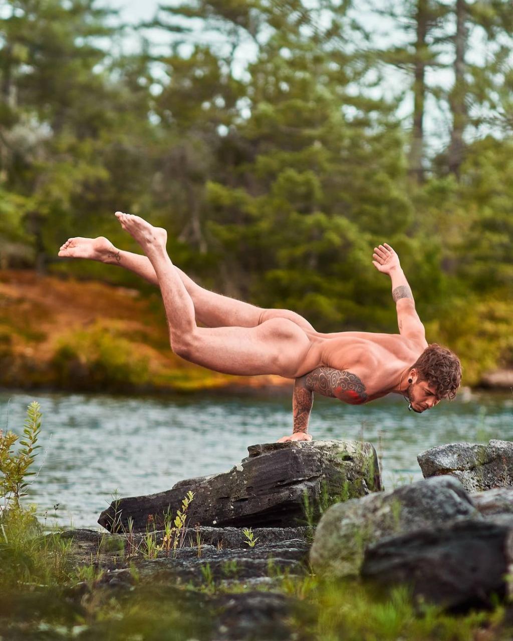 一本关于大自然与百名裸男的摄影书:无论他们长得多帅,没有人认为自己看起来已经够棒了。 - 51虹马 一本关于大自然与百名裸男的摄影书:无论他们长得多帅,没有人认为自己看起来已经够棒了。 - 51虹马