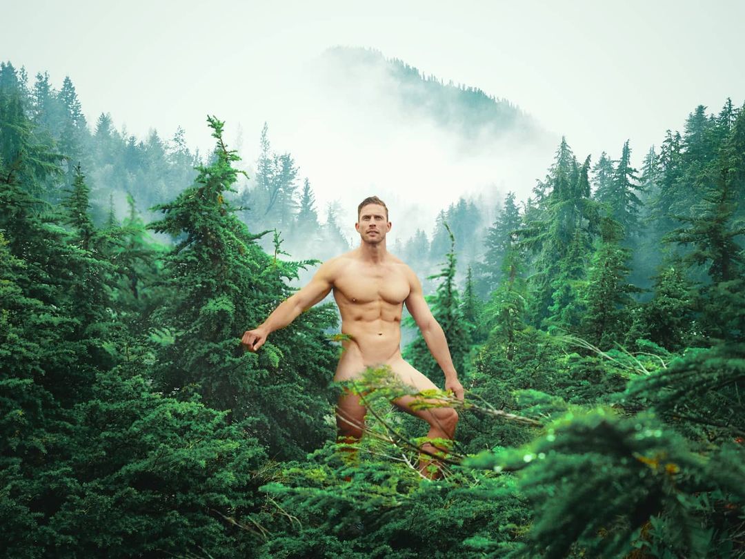 一本关于大自然与百名裸男的摄影书:无论他们长得多帅,没有人认为自己看起来已经够棒了。 - 51虹马 一本关于大自然与百名裸男的摄影书:无论他们长得多帅,没有人认为自己看起来已经够棒了。 - 51虹马