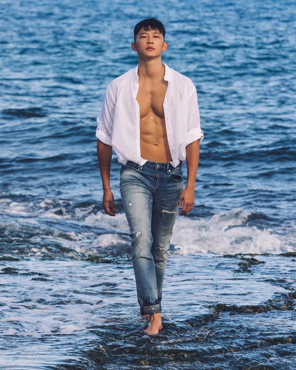 Gino 想让你看看他的《吉诺号》 阳光轻熟男的诱惑：「我蛮常裸体的！」 - 51虹马