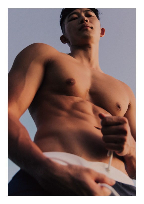 Gino 想让你看看他的《吉诺号》 阳光轻熟男的诱惑：「我蛮常裸体的！」 - 51虹马